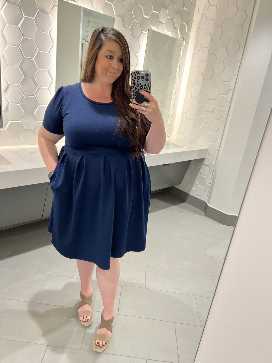 Dear_Samanthaa's tweet image. Wore blue to vote blue. Get your 🍑 to polls. #BetoForGovernor #VoteBlue #TexasDeservesBetter