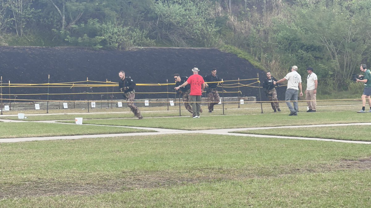OrlandoPolice's tweet photo. Rain or shine, OPD is representing at #SWATROUNDUP!
Making our city proud! 💙🚔 https://t.co/pfnIySAHtR