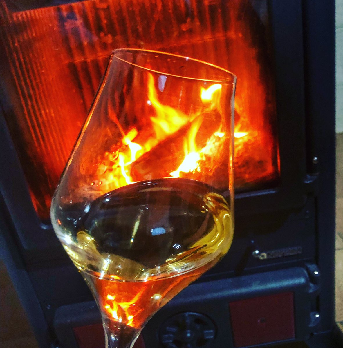 CantineCerdelli's tweet photo. Malvasia e stufa🥂🔥
@viniparmadoc
.
.
#cantinecerdelli #malvasia #collidiparma #collidiparmadoc #collidiparmamalvasia #autunno🍁 #autumnvibes🍁 https://t.co/E9IBMdPGXl