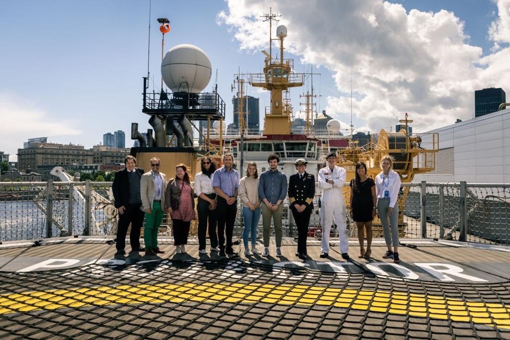 UKinCanada's tweet photo. Remember the ‘Greening the Shipping Industry’ student competition we hosted aboard @HMSProtector during its visit to 🇨🇦 in June?   
Last week, @UKSINet sent our winners to the 🇬🇧 to share their ideas &amp; move the conversation forward on #greenhydrogen. 

More on that below👇 https://t.co/vC8PWXa6rZ