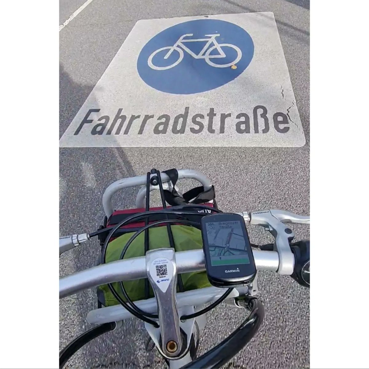 PandaPedalPaws's tweet photo. Ein shöne Tag! Gorgeous day out riding in Munich https://t.co/fOyt86YH6p https://t.co/y11IYYemfc