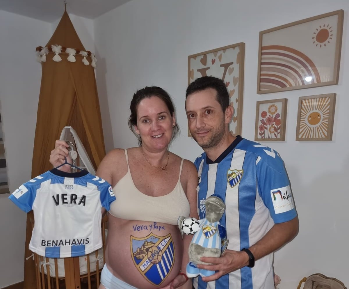 jma_malaga's tweet photo. Hola @MalagaCF Una nueva malaguista está apuntito de venir al mundo pero desde la barriga de su mami ya sabe de que equipo va a ser. ¡Vera malaguista! #MalaguistaDesdeLaBarrigaDeMami https://t.co/sNnYzRsvYm