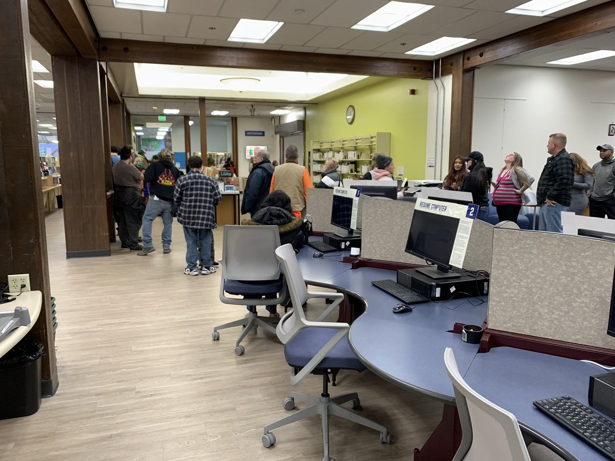 troy_welling's tweet photo. Still a lot of people out voting today at the sparks library even with the snow falling! #nevadavote @ReynoldsSandbox https://t.co/DX3x05SDG9