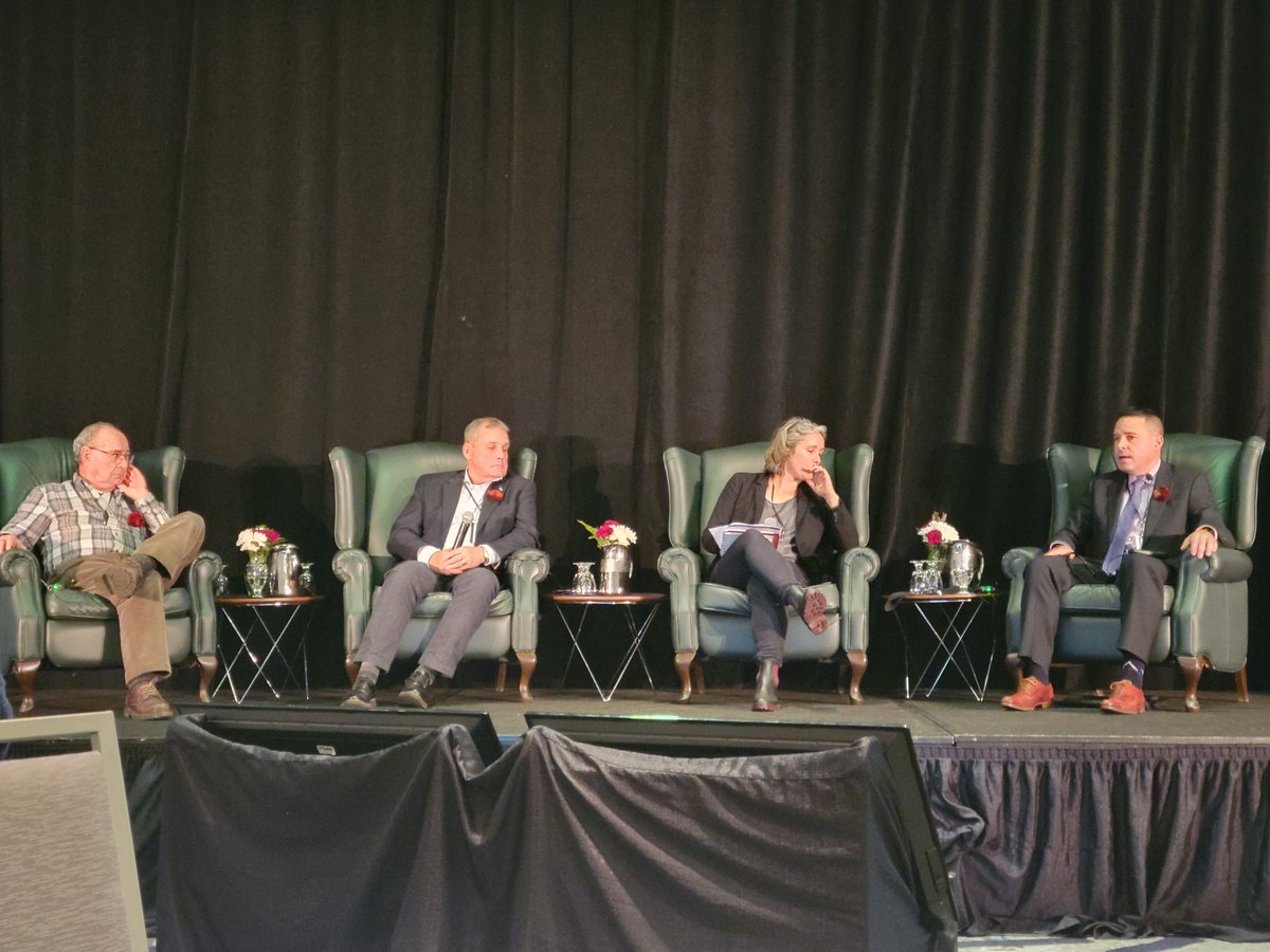 FFAW Fisheries Scientist Dr. Erin Carruthers moderates <a href="/FishOceansCAN/">Fisheries and Oceans</a> Seal Summit panel on The Role of Seal Science with Allan MacLean, Jim Winter, &amp; Dion Dakins. Agreed by panelists that seal science needs to be readjusted to better support fisheries management &amp; biodiversity.