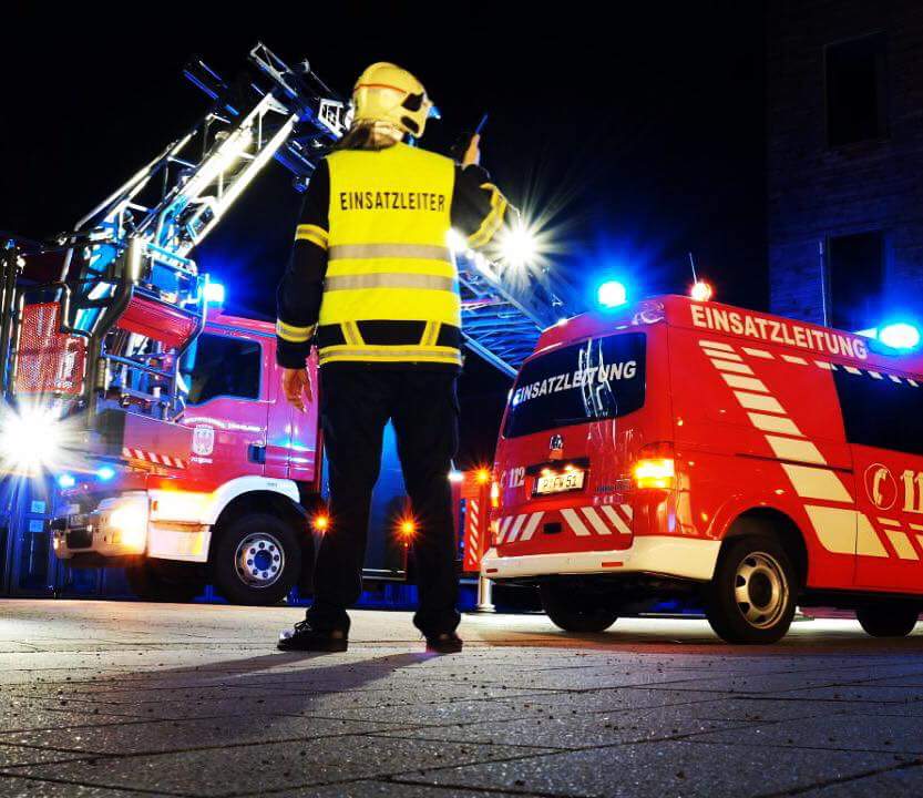 FwPotsdam's tweet photo. #Kellerbrand
@FwPotsdam und #FFDrewitz sind zum gemeldeten Kellerbrand am Schlaatz alarmiert.
Die Brandbekämpfung mit 2 Trupps ist eingeleitet.
🚒C-Dienst
🚒BF Potsdam
🚒BF Babelsberg
🚒FF Drewitz
#FürPotsdamimEinsatz ^mh https://t.co/Zm6FqhWphB