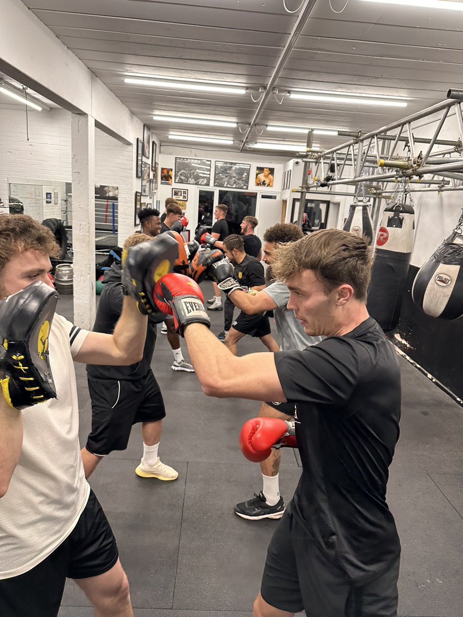 stotfoldDevs's tweet photo. Devs Fitness session courtesy of @TomAnsell9 at Elite Fitness 🥊👌 https://t.co/JBaW45e4sU