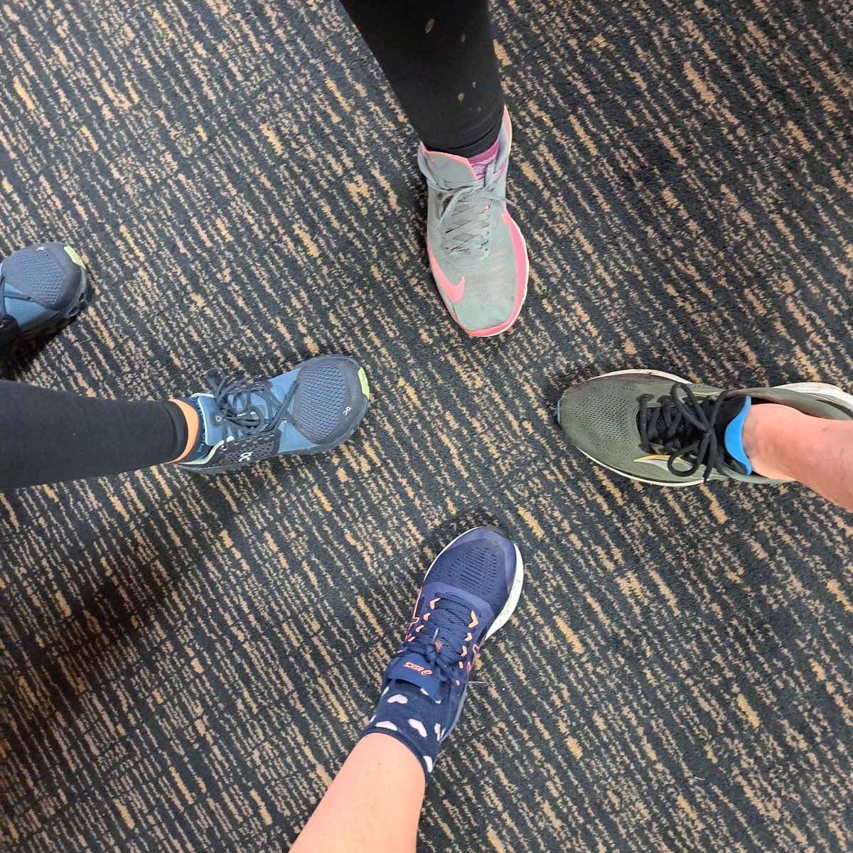 isright's tweet photo. #TuesdayRuns: well done to Karen, Kirsty (welcome back) &amp; Julie (#Couchie) on running #DogShitAlley tonight on a chilly &amp; windy night. Also to Hilary for her earlier solo run. #VirtualCoach #teacher5aday https://t.co/lmbp7QPa7o