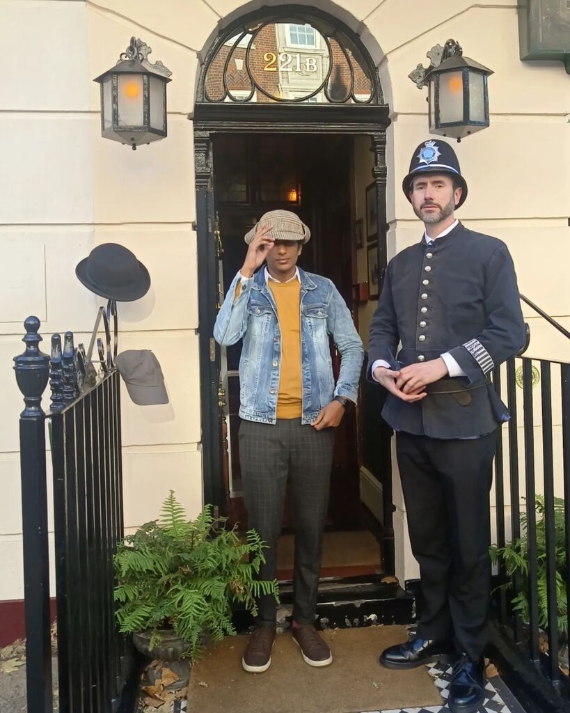 ankur_chipps's tweet photo. One very memorable scene from a book for me is when Satyajit Ray's Feluda visited Baker Street in London and paid respect to Arthur Conan Doyle's Sherlock Holmes!

16.09.2022

#221b #bakerstreet #sherlock https://t.co/kTFwYJDwt9 https://t.co/YnmerCA6PB