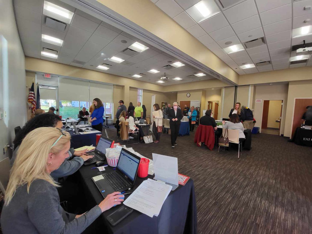Wood_Library's tweet image. Today's the day! Just two more hours left to visit Wood Library for the Job fair co-hosted by Wood Library and Ontario County Workforce Development. We have over 13 employers looking for either full-time or part-time employees. Make sure you bring your resume!
