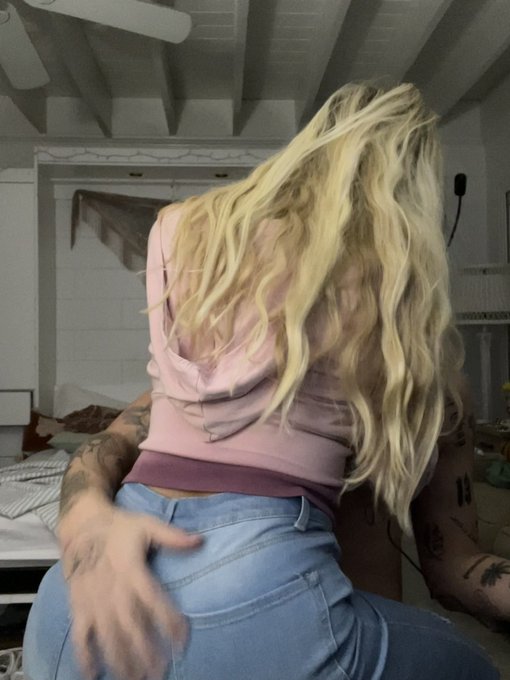 It&rsquo;s called multi tasking&hellip; https://t.co/4G7vUUPmtY<a href="/tag/toes"class="tags"><span>#toes</span></a>