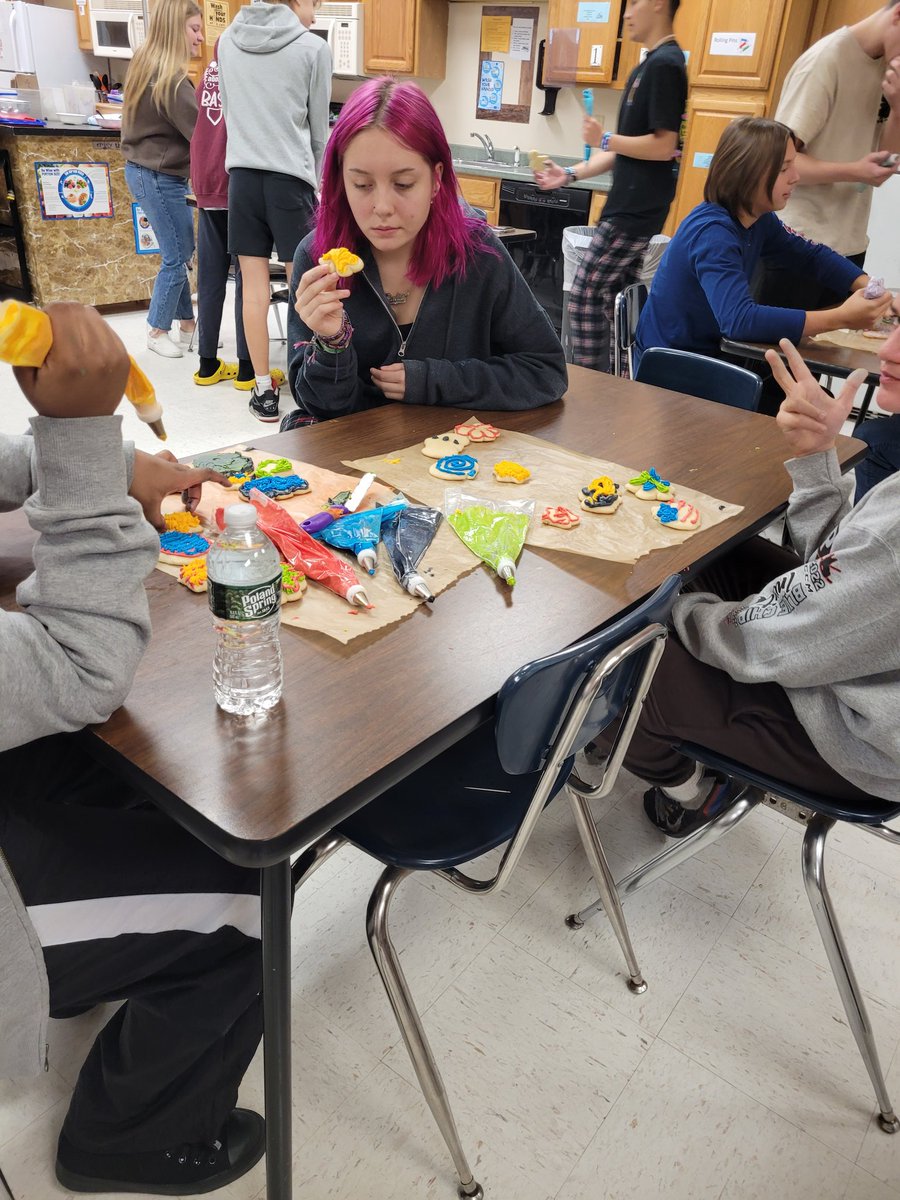 MercyrossRoss's tweet photo. Happy STEM day! https://t.co/yqJhpkiWrf