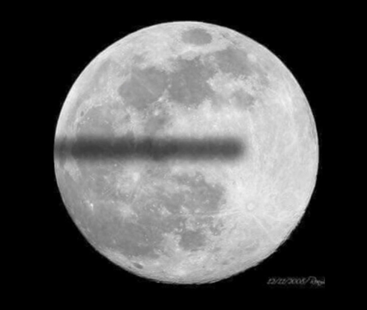 O eclipse lunar dos que acreditam que a Terra é plana