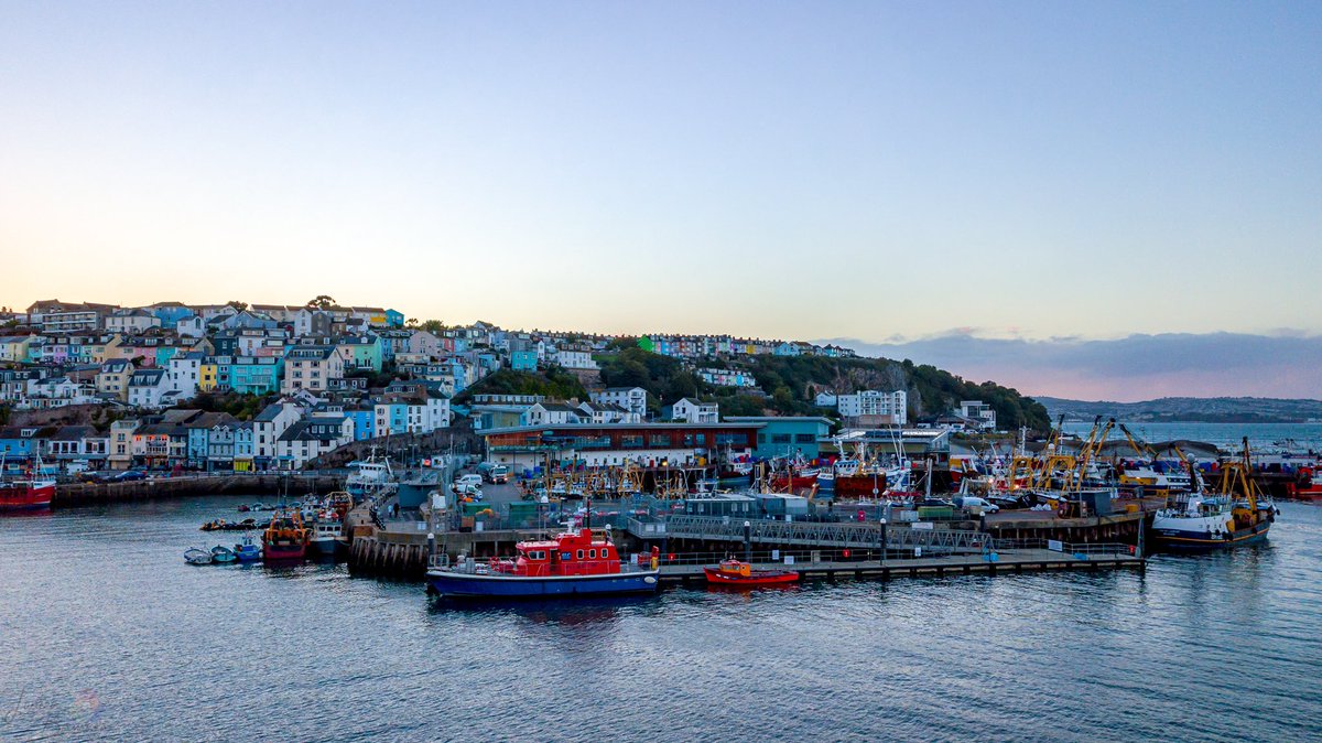 LBPhotography96's tweet photo. Red Cabin by Lauren Bremner.

#laurenbremnerphotography #nikonfever #travelgram #wanderlust #nature #travelholic #gramsofearth #yourshotphotographer #TheBest_Capture #Brixham #dronephotography #raw_drone #drone #harbour https://t.co/na2FclQ0NA