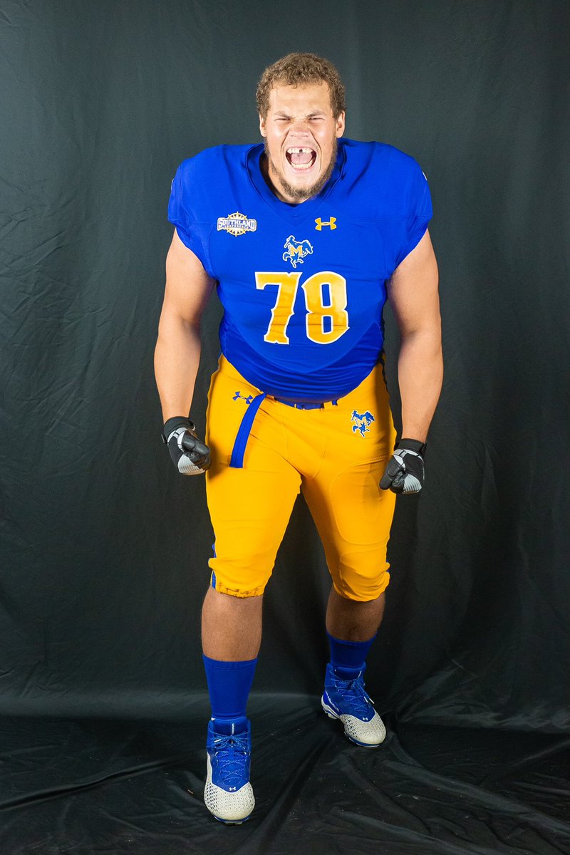 KellyEWinters's tweet image. From arriving 2.5 months early to a 6’7” 345lb beast! Happy birthday Trey!