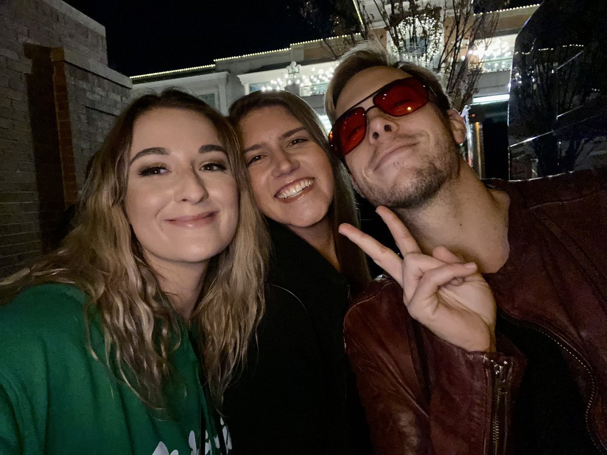 FanGirlKat15's tweet photo. happy birthday to this tiki bar lovin’ pirate that slappa da bass sometimes🥂@RikerLynch https://t.co/2Pjz8upesV