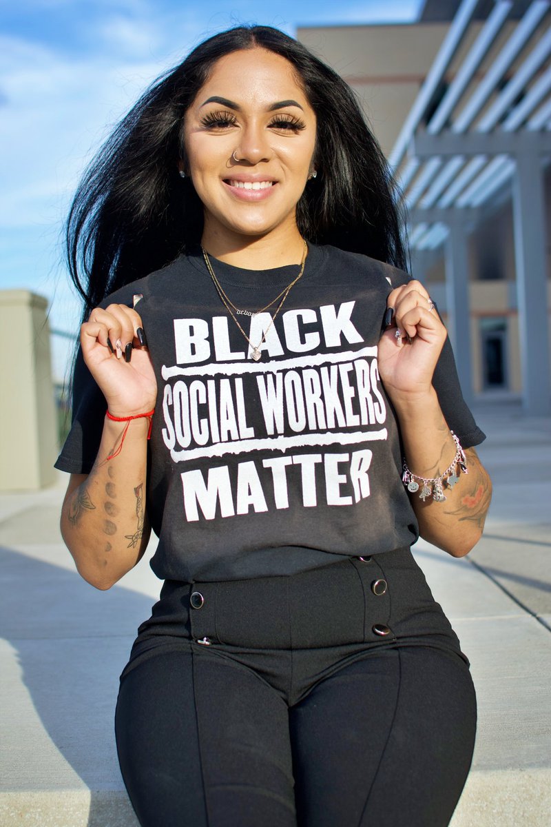 devonnrenae's tweet photo. MASTERED IT 🥳
• 2x FIRST GEN
• NASW Houston Branch Chair
• LICENSED SOCIAL WORKER 
here’s to the kids that society bets against. here’s to the little girl that could. 🥺
✨we cross the stage (virtually streamed) 12/08 ✨

xox,
Devon Garcia, LMSW 🖤 https://t.co/2vxzK5IkoT