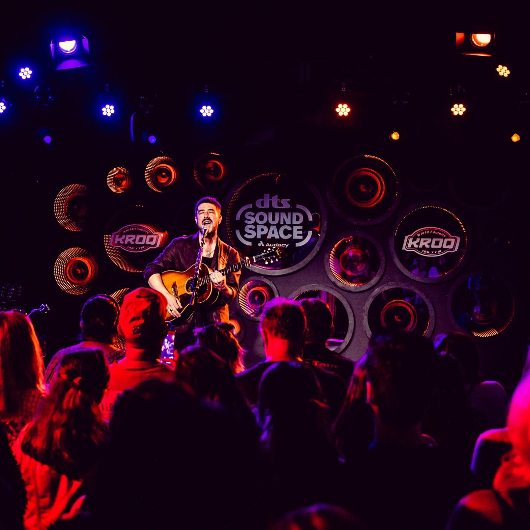 dts's tweet photo. Head over to https://t.co/tmNdZoWrJq to watch @mumfordandsons frontman @marcusmumford perform his new self-titled album at the #DTSSoundSpace! ππ₯π
(πΈ @skylerbarberio) https://t.co/DTS19zDHtq