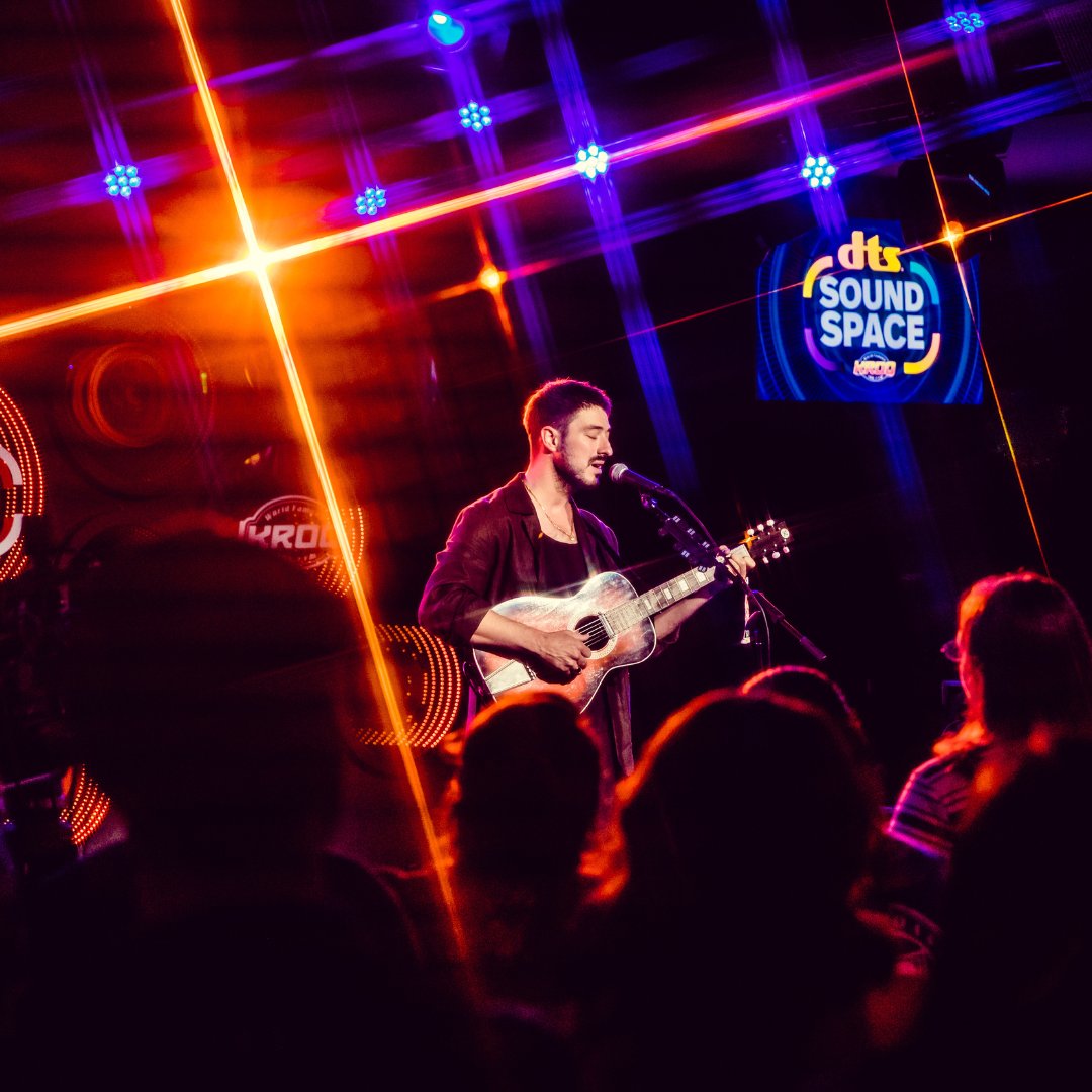 dts's tweet photo. Head over to https://t.co/tmNdZoWrJq to watch @mumfordandsons frontman @marcusmumford perform his new self-titled album at the #DTSSoundSpace! ππ₯π
(πΈ @skylerbarberio) https://t.co/DTS19zDHtq