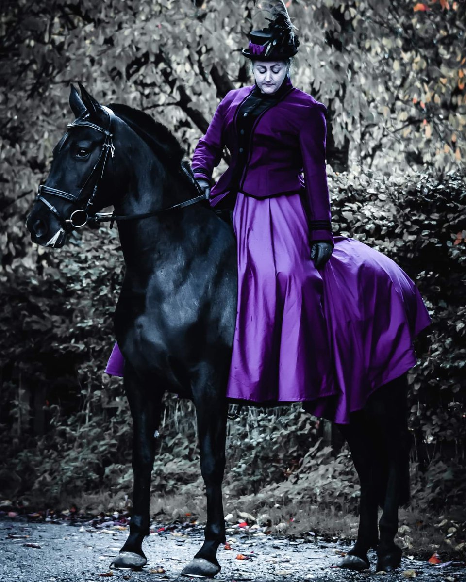 Concours d'elegance outfit. #CONCOURS #horseshow #caballos #ridingattire #gothichorse #horseriding #victoriandresd