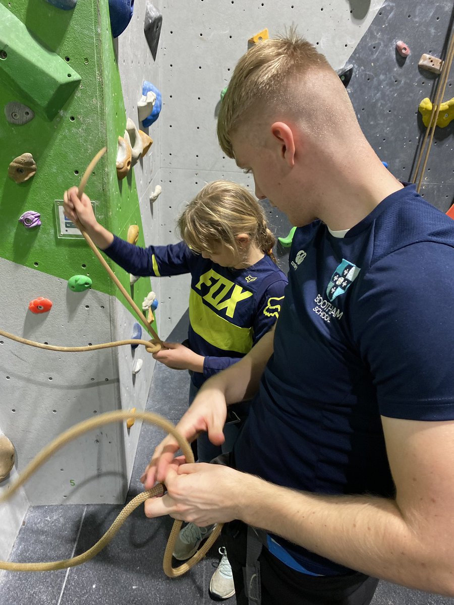 BoothamOutdoor's tweet photo. There is something really cool about being taught new skills, especially when the teacher is one of your year 6 children. Mr Butterfield being taught to tie a figure 8 knot. Fab! https://t.co/bTRfnhjzX6