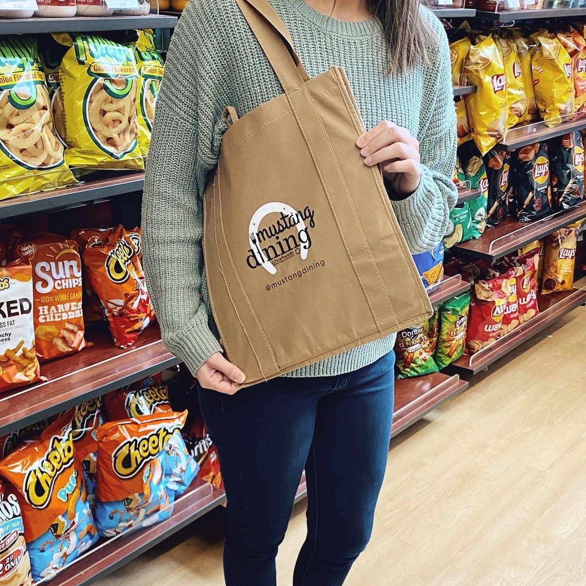 Have you purchased a Mustang Dining reusable tote yet?? They're only $5 in The C-Store and they help save the planet every time you use it🌎💙 Make your next C-Store trip a sustainable one😉
...
#mustangdining #smsu #chartwellshighered #sustainability #reusabletote