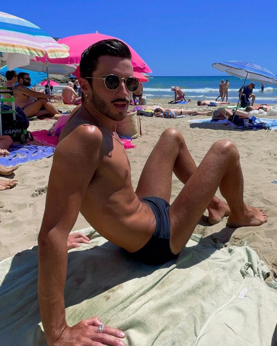 GaySitgesGuide's tweet photo. Summer on Balmins beach! Have you planned your 2023 trip yet? Check out these top events! 
✅ https://t.co/T0zCSp3mcl
.
#gaysitges #sitges #gaytravel #gayspain #gaybeach #sitgesanytime #balmins #balminsbeach https://t.co/ZftlUx74Lk