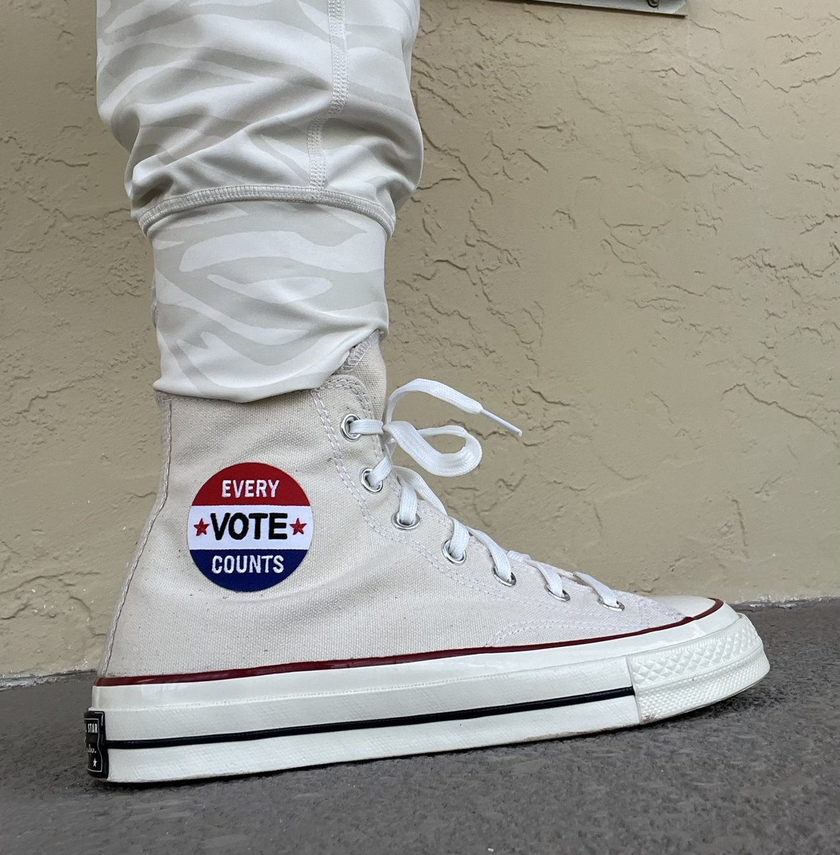 postcards4USA's tweet photo. Cโmon people. If you havenโt voted yet, get to the Polls!
I really enjoy living in a Democracy and would like to continue to do so!
And, like my shoes today say, #EveryVoteCounts!
#OurElections
#MobilizeToVote
#VoteBlueToSaveDemocracy
#VoteBlueToday https://t.co/KIMrFtHLzr