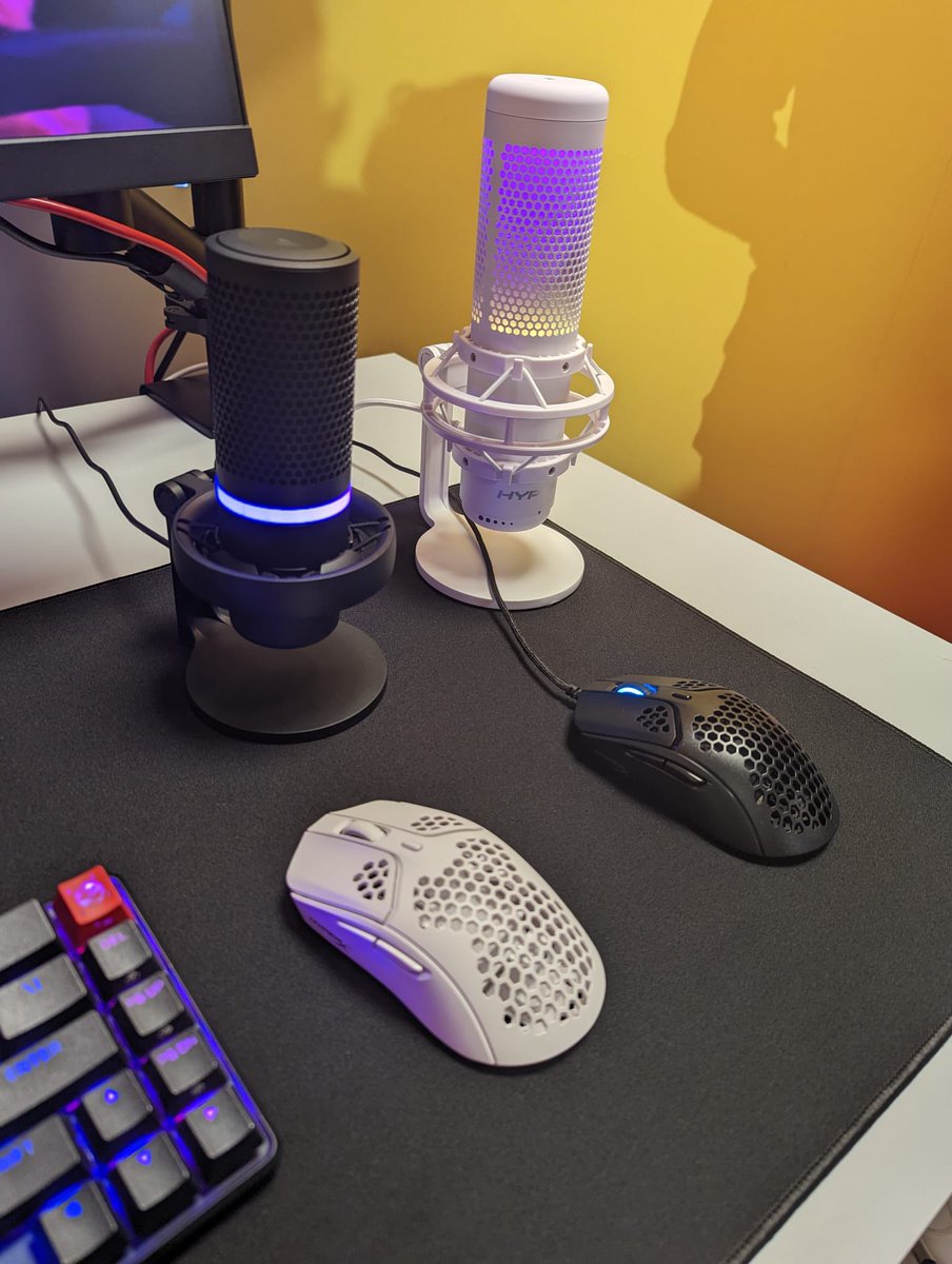 gouaig's tweet photo. Ce soir, on fête les 20 ans d’ #HyperX, la marque de périphériques gaming de HP 🎂
#hyperx20years
Vous avez besoin de quoi ?! 🤔 https://t.co/xqgnMglO91