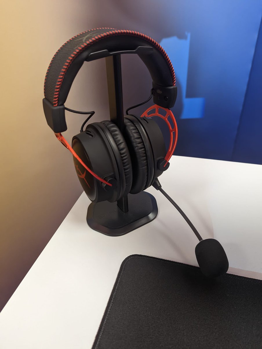 gouaig's tweet photo. Ce soir, on fête les 20 ans d’ #HyperX, la marque de périphériques gaming de HP 🎂
#hyperx20years
Vous avez besoin de quoi ?! 🤔 https://t.co/xqgnMglO91