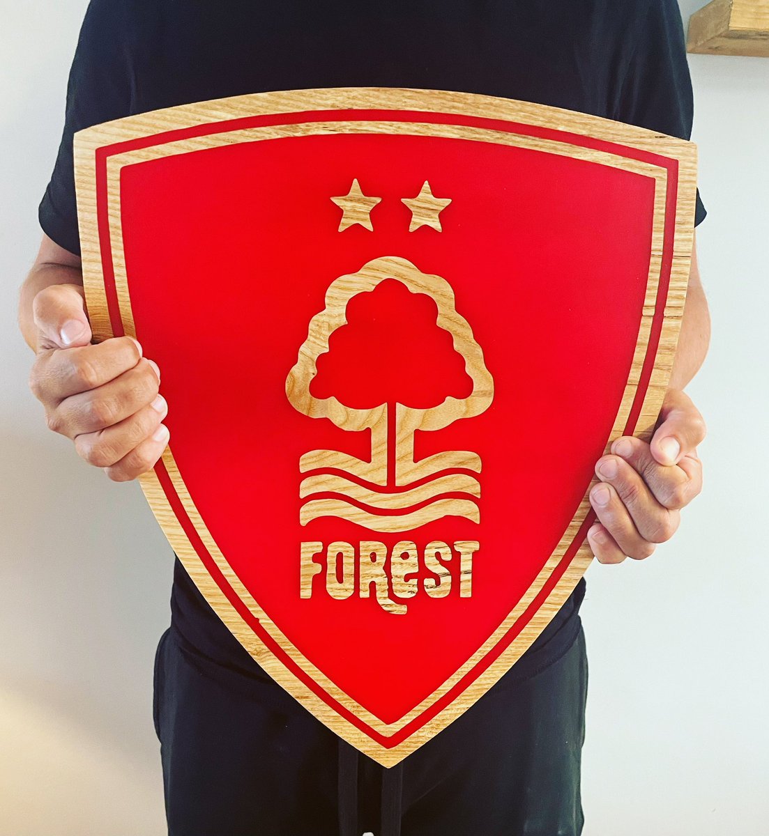 🔴🔴Competition time 🔴🔴 #forest fans, if #nottinghamforest beat spurs tomorrow, one person who retweets this will win this stunning wooden epoxy resin crest. Winner selected at random. Must be following to enter. #nffc