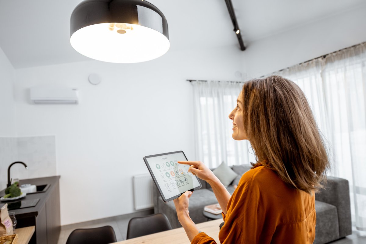 greendoorapp's tweet photo. Cut your holiday to-do list #Smart home tools can keep winter energy bills low, increase security when you're away, and even keep your air cleaner during marathon holiday bakes. We'll show you how to start: https://t.co/ozZBc4pd4t

#smarthome #powerofpearl #lowerbills https://t.co/fu5lE5XIwS