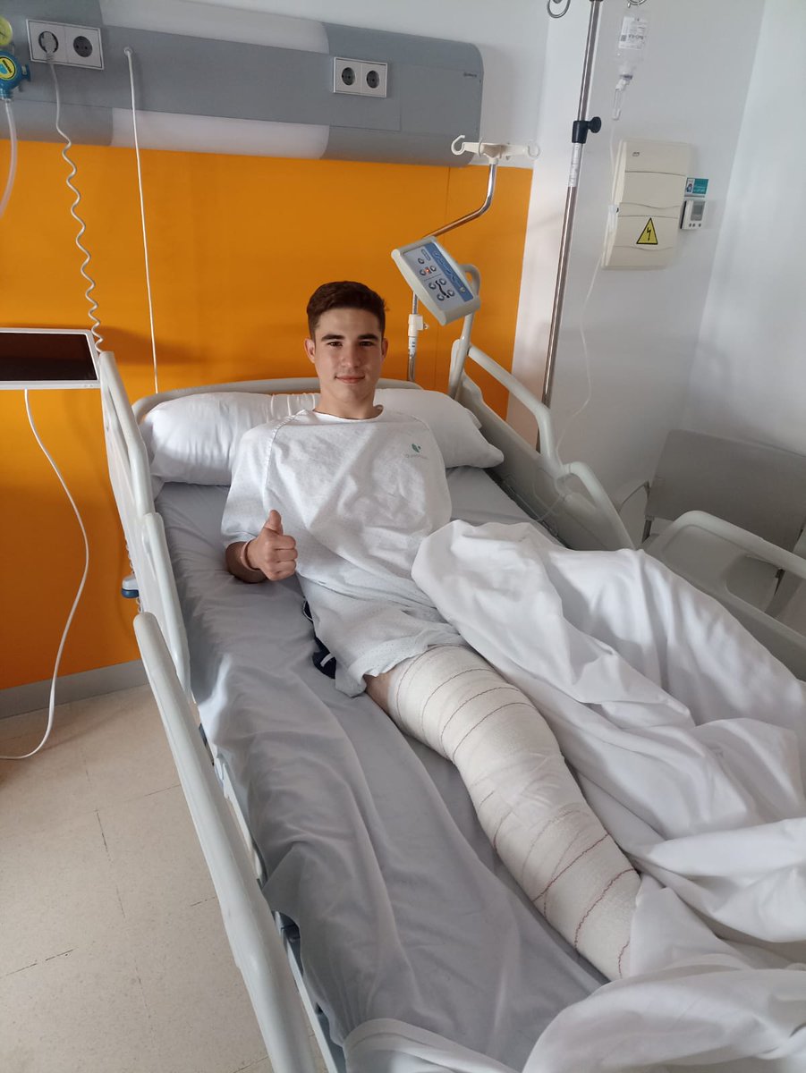 CD_Valdepenas's tweet photo. 📄 𝐂𝐎𝐌𝐔𝐍𝐈𝐂𝐀𝐃𝐎 𝐌𝐄́𝐃𝐈𝐂𝐎 | 

👍🏼 ¡La operación de Álvaro Luna ha sido todo un éxito!

ℹ️ El jugador de nuestro primer equipo ha sido intervenido de su rotura del ligamento cruzado anterior. Desde el club le deseamos una buena y pronta recuperación 💪🏻

¡Ánimo, Álvaro! https://t.co/5MfiNgrUZI