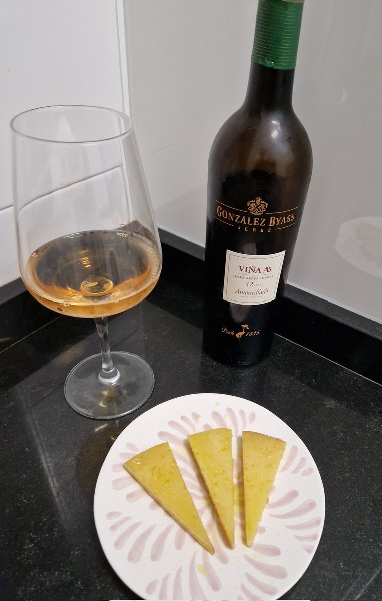 srdeserrano's tweet photo. Queso zamorano en aceite y amontillado @GByass #pecando #vino #queso #producto https://t.co/hitxwpAg3c