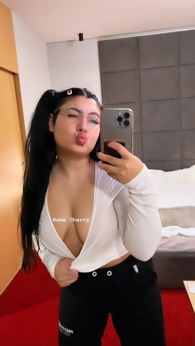 Oare ce sa fac in seara asta? 🤔🤔  A: Un 3some cu cel mai bun prieten si un strain 🔞 B: Sa ma uit la un