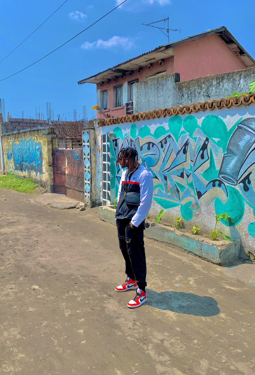 it_StarGame's tweet photo. Sur le trône il ne restera qu’un #Booba https://t.co/27ArNVhiAf  #Kinshasa #BoostBetclic  #onseconnaitpas https://t.co/nSnp30hP8A