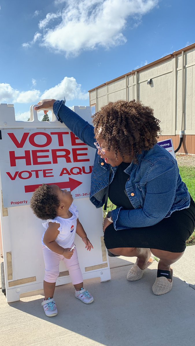 karliemclean's tweet photo. Came on @Twitter to post my #Vote photo because this type of content really thrives over here 🇺🇸😍 #Democracy #America https://t.co/KJeGIk7t6d