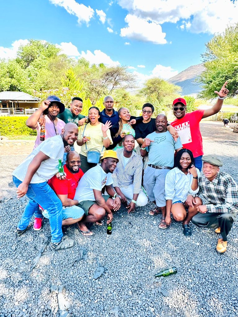 prettyboymash1_'s tweet photo. Which one is me here?😊😁

#RIPPearlShongwe #The ANC
#MathewBooth https://t.co/GKLmY5lkun