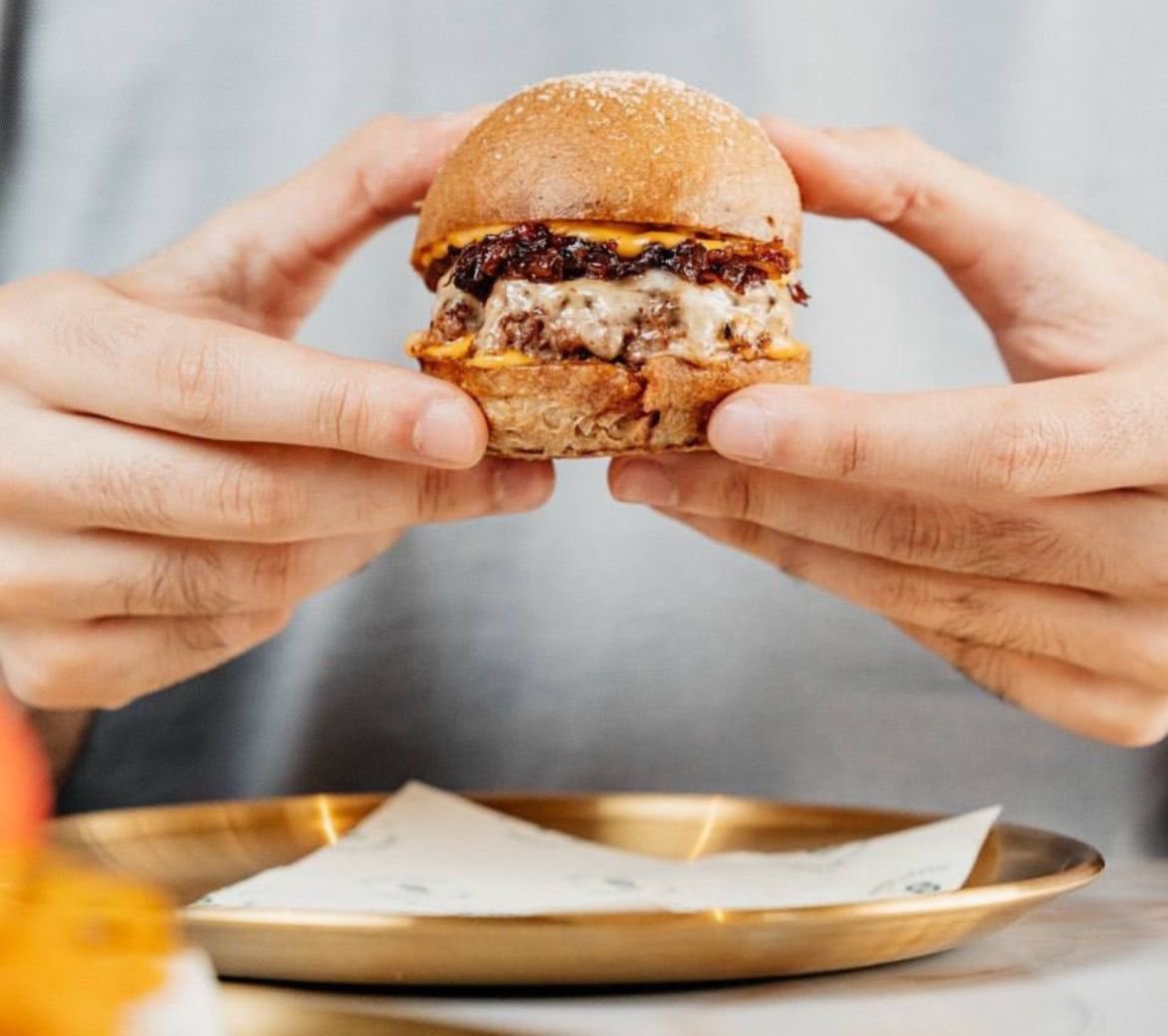 BurgerLoungeSA's tweet photo. هلا بالطيب الغالي ☺️
عزيز وشوفته منوة 😂. https://t.co/kJbrmURVVH
