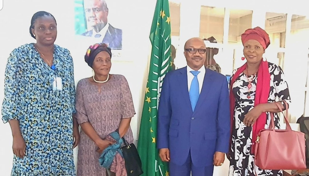 Amb_Matondo's tweet photo. Échangé à @_AfricanUnion #Bangui avec une délégation des Femmes Leaders #Centrafrique &amp; souligné rôle dans consolidation paix
@_AfricanUnion demeure engagée aux côtés des femmes #Centrafrique
&amp; réitère accompagnement relever défis multiformes liés à leurs préoccupations légitimes https://t.co/bmctM8wjL6