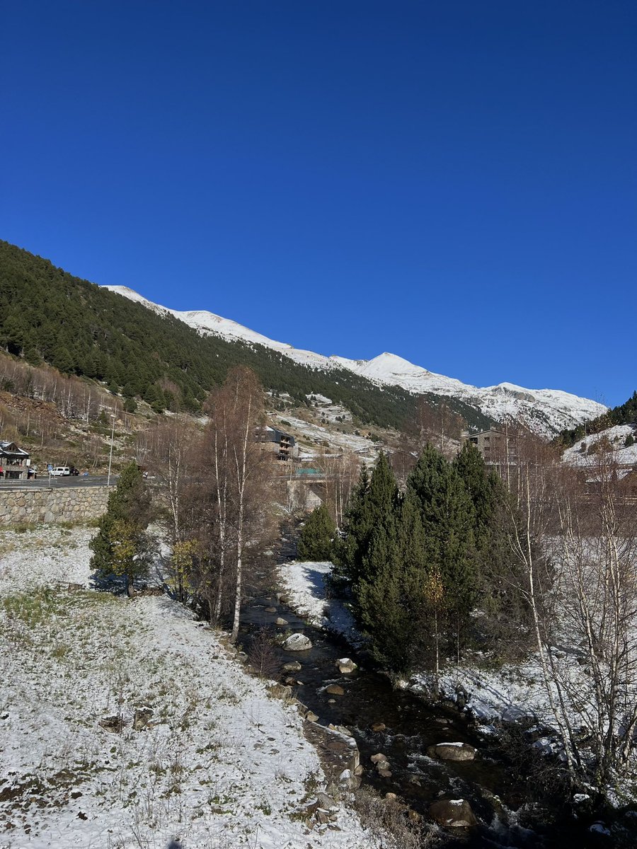 En dos semanas: 13 horas de vuelo, playa, montaña, nieve, muchos mates, lugares, caminar muchos kms y DOS PAÍSES🥹 que cada día valga