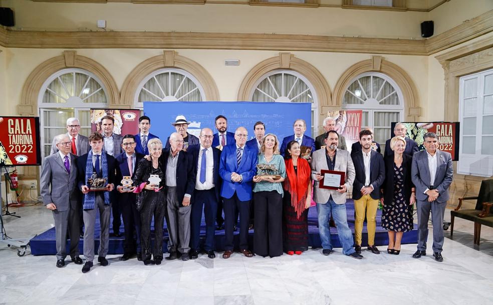 GO Tauro recibe un premio por la “Defensa de la Raza Autóctona de Bravo” <a href="/Toroslidia/">Real Unión de Criadores de Toros de Lidia</a> <a href="/go_tauro/">GoTauro</a>

tauromaquiasmundiales.es/go-tauro-recib…