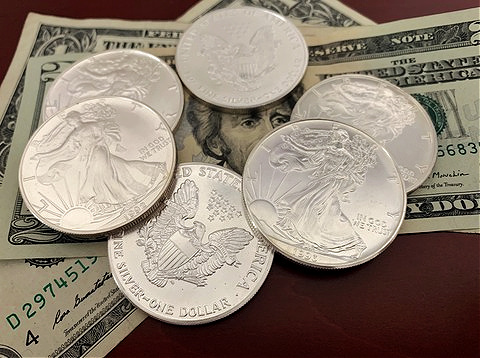 What are the most valuable silver eagles? Here’s a list of all American silver eagle coins worth more than $10,000 apiece: coins.thefuntimesguide.com/valuable-ameri…