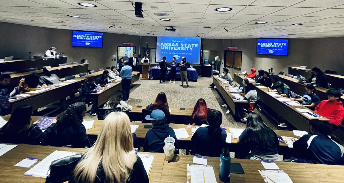 GraceBerumen's tweet image. Congratulations to the Office of First-Generation Students for organizing a weeklong celebration for our current and future wildcats 💜 
#firstgencats
#FirstgenForward
#kstatediversity
#kstate
#wildcats
#nationalfirstgenerationday