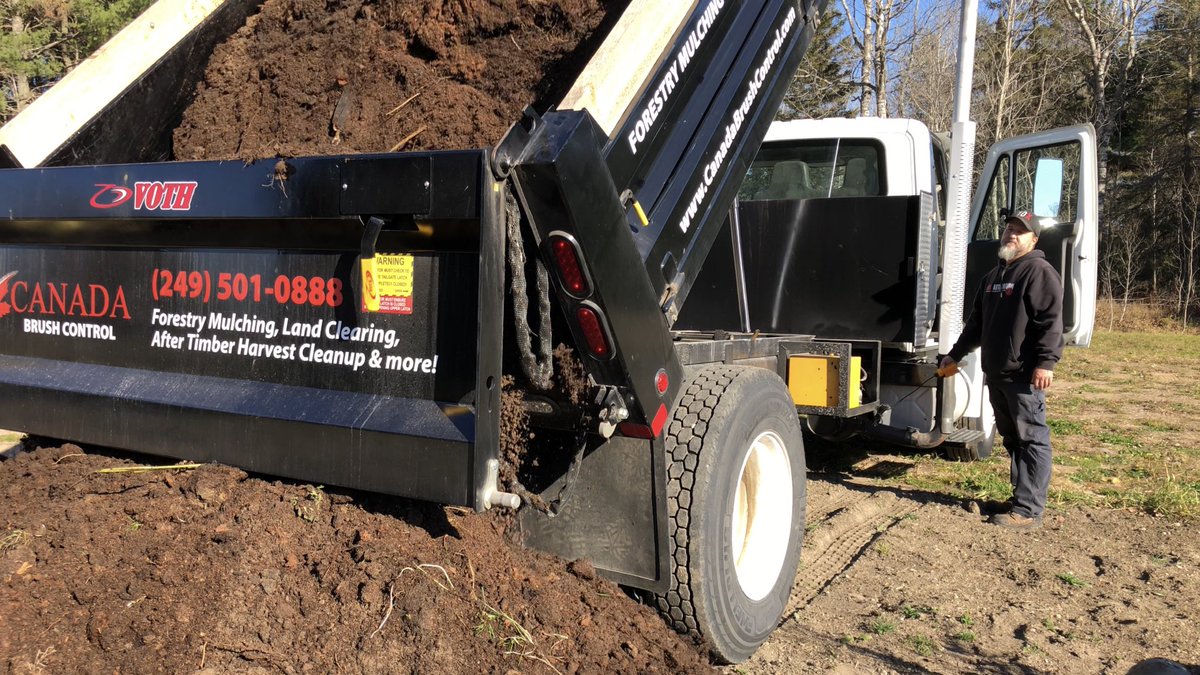 CanadaBrushCtrl's tweet photo. Well, it’s a sh!tty job, but somebody had to do it 😂 

Today was a day of grabbing and delivering composted manure. 

#horsemanure #horsepoop #compost #gardenmaterial #canadabrushcontrol https://t.co/we6KS9Wz6J