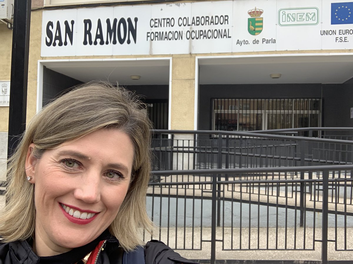 silviaalava's tweet photo. Hoy hemos estado en #Parla en el #Ufil San Ramón para impartir un taller de gestión de la #ansiedad gracias @FamiliaCMadrid @juventudcmadrid 
#Psicología #educación #emociones #SaludMental https://t.co/UzywIh5c5f