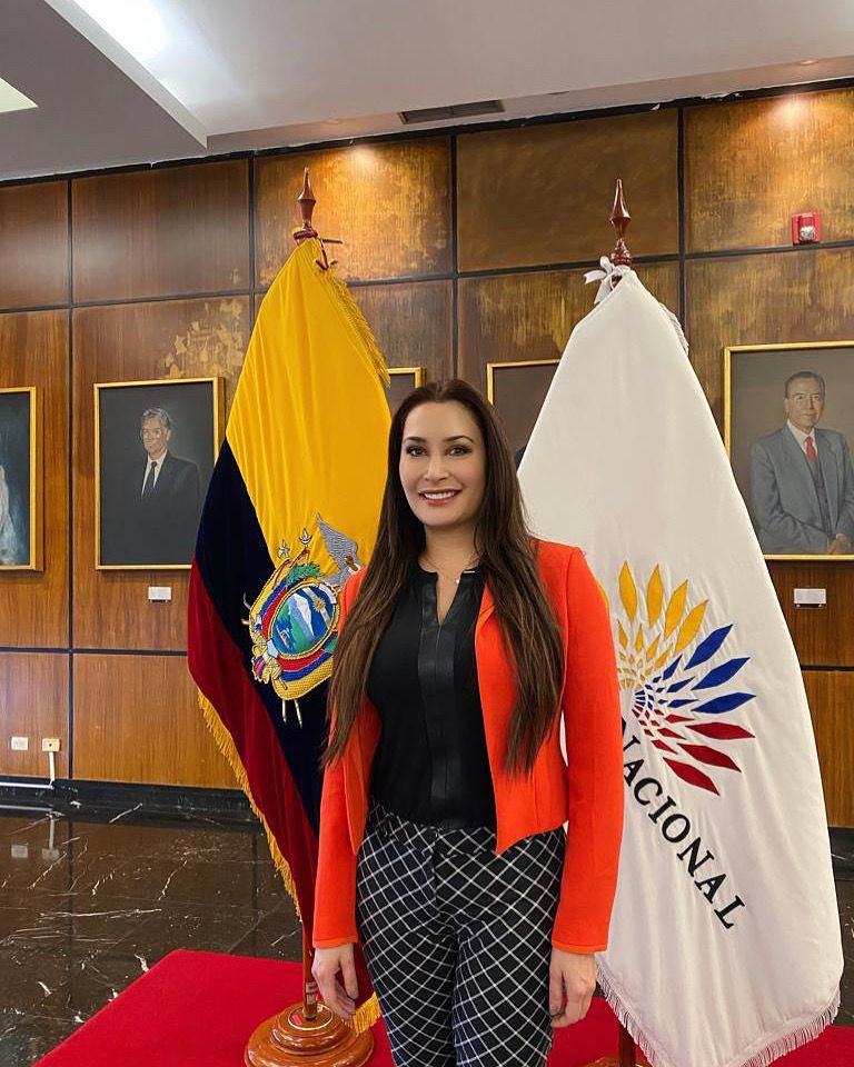 ¡Es hora de trabajar unidos por el bienestar y seguridad del país!
Escucha la entrevista completa con <a href="/i99/">i99</a> en bit.ly/3NO6AXQ  
Necesitamos accionar transversalmente para alcanzar el progreso del 🇪🇨, creando iguales oportunidades para todos.
#MarjorieAsambleista