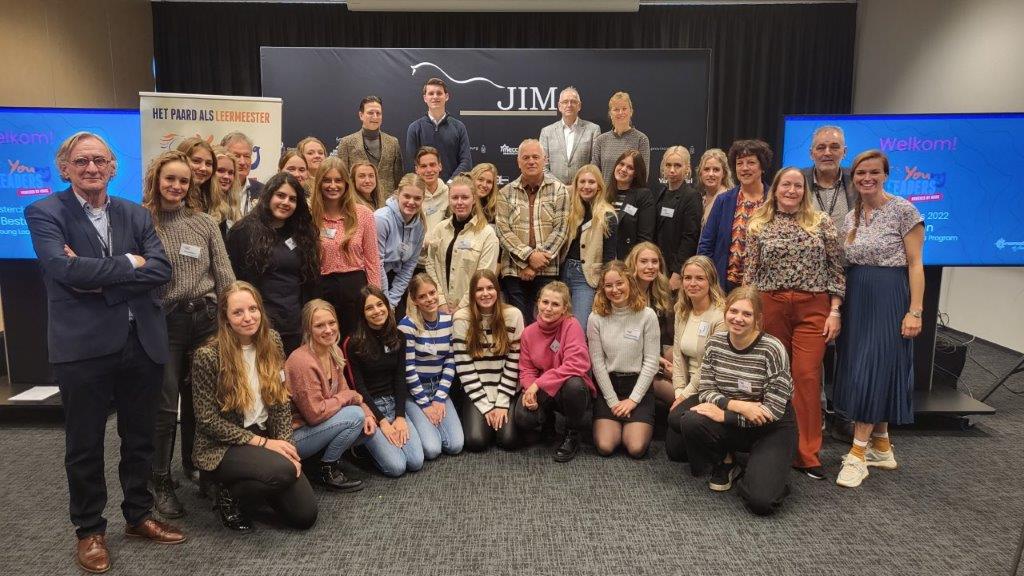 Bestuurders in gesprek met KNHS Young Leaders tijdens Jumping Indoor Maastricht - bit.ly/3tf4EhK
