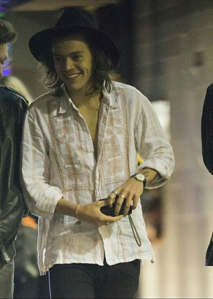 hsprncera's tweet photo. I’m voting for Harry Styles for Artist of The Year at the #AMAs https://t.co/NG6ZjoBZ6X