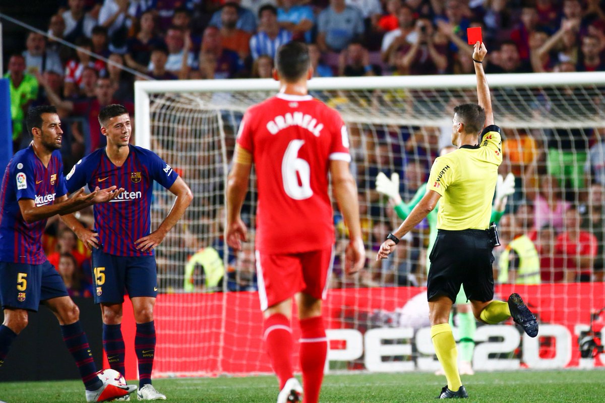 LaLigaenDirecto's tweet photo. #DATO Gil Manzano dirigiendo partidos de los dos grandes:

4 rojas en 42 partidos arbitrados al Madrid
9 rojas en 33 partidos arbitrados al Barcelona

El Barcelona es el equipo al que más rojas ha mostrado Gil Manzano en su carrera deportiva como árbitro https://t.co/X2UQbckp1N