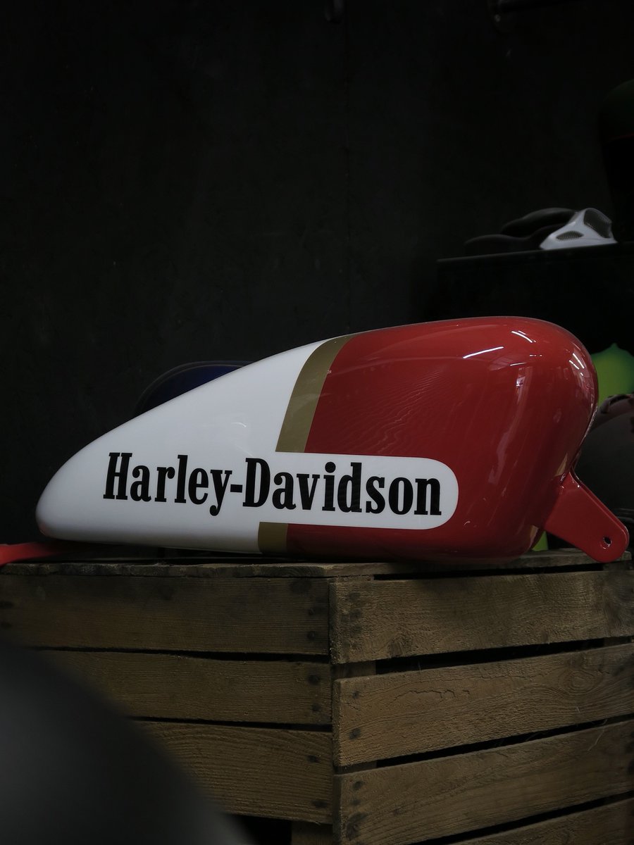 idcustom's tweet photo. Smokin’! 🔥 #workshopcloseups 

#customdesign #custompaint #harleydavidsonharley https://t.co/DgLHRdF0em